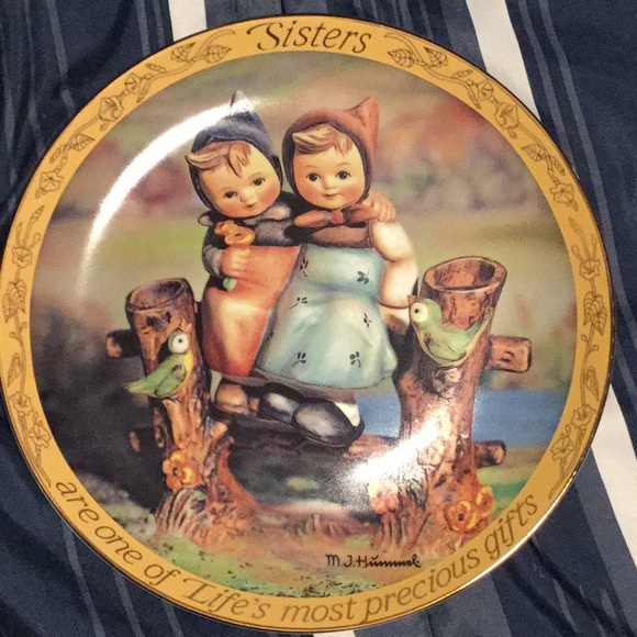 M J Hummel, Sisters Plate Collection Serial # F9019 - Picture 6 of 10